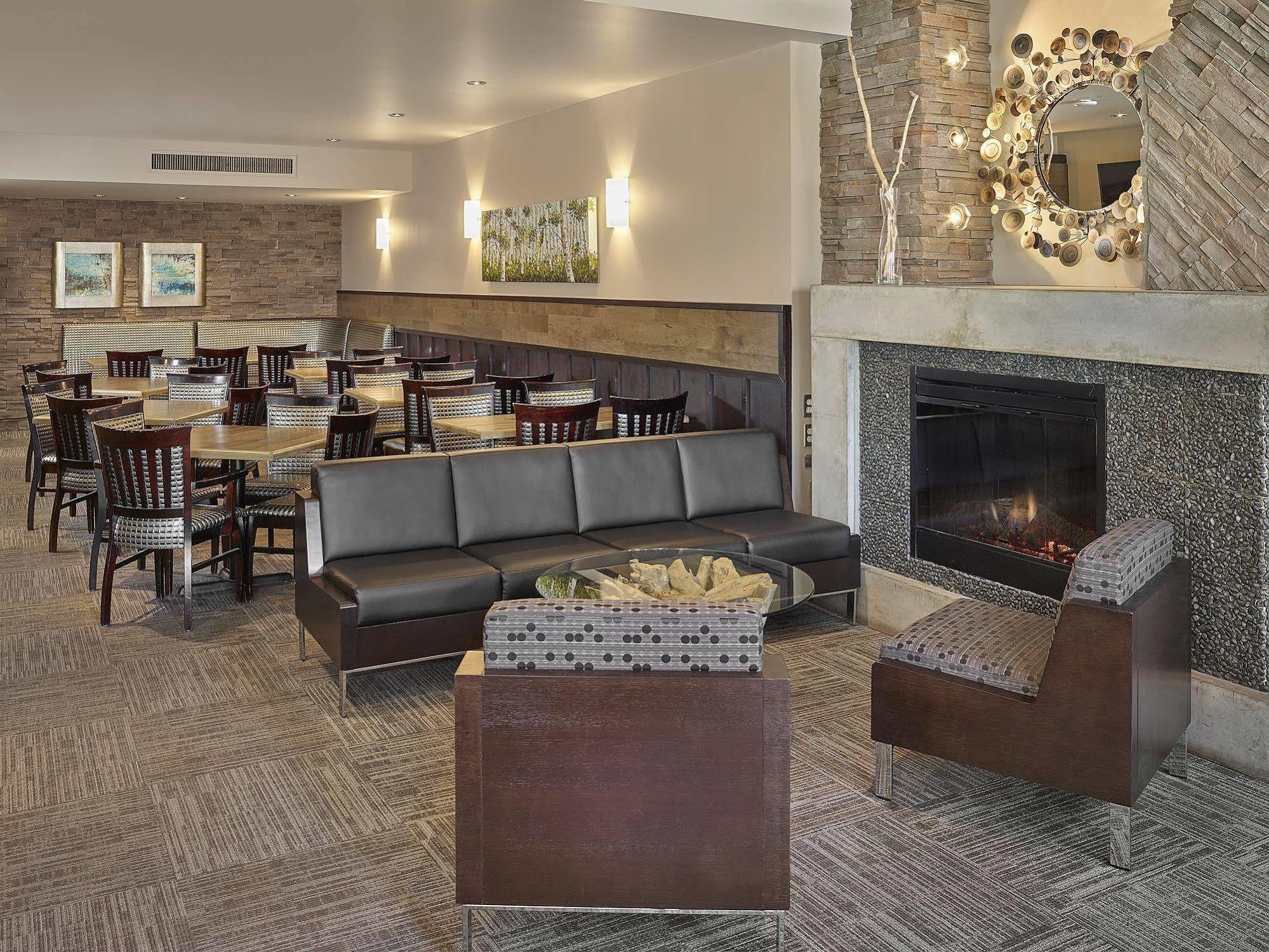 Varscona Hotel On Whyte Едмънтън Екстериор снимка