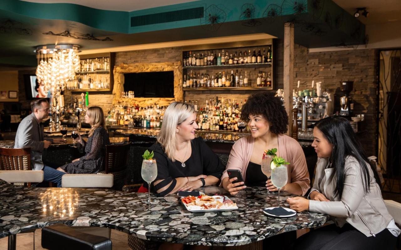 Varscona Hotel On Whyte Едмънтън Екстериор снимка
