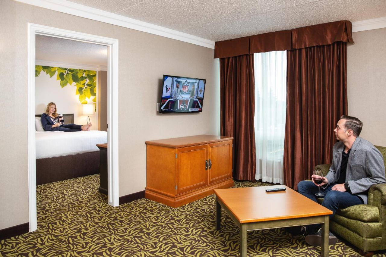 Varscona Hotel On Whyte Едмънтън Екстериор снимка